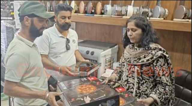 Jalandhar News: LPG Gas की कमी के बाद इलेक्ट्रिकल चूल्हे के बढ़े दाम, स्टॉक में आई कमी, देखें वीडियो
