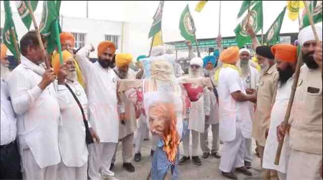 Punjab News: PM Modi और Amit Shah का पुतला फूंककर किसानों ने किया Toll Free, देखें वीडियो