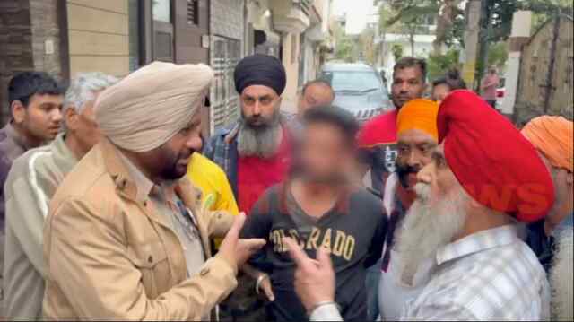 Jalandhar News: इस इलाके में चोर को किया लोगों ने काबू, पुलिस के सामने जड़ा थप्पड़, देखें वीडियो
