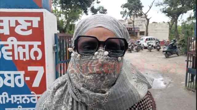 Jalandhar News: कारोबारी पर पीड़ित ने लगाए दुष्कर्म के आरोप, थाने के बाहर दिया बयान, देखें वीडियो