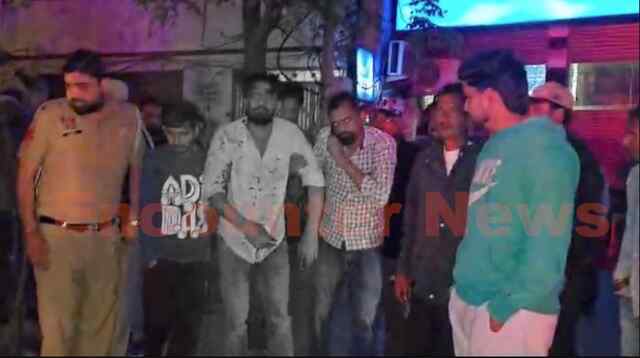 Jalandhar News: गुंडागर्दी का नंगा नाच, तेजधार हथियारों से किया नौजवान पर हमला, घायल, देखें वीडियो