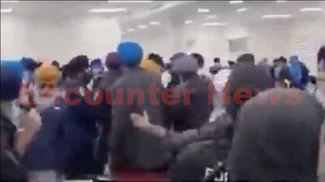 Canada के गुरुद्वारा साहिब में कमेटी कंट्रोल को लेकर झड़प, हुआ भारी हंगामा, देखें वीडियो