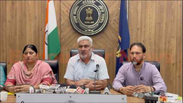 Jalandhar News: गेंहू की खरीद को लेकर कैबिनेट मंत्री ने मंडियों में अधिकारियों को दिए निर्देश, देखें Live