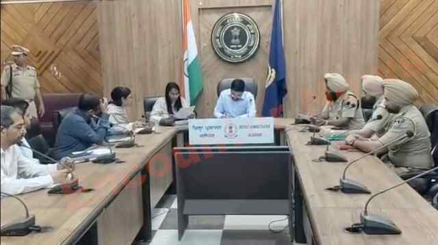 Jalandhar News: होगा Blackout, बजेंगे Siren, DC Varjeet Walia का आया बयान, देखें वीडियो