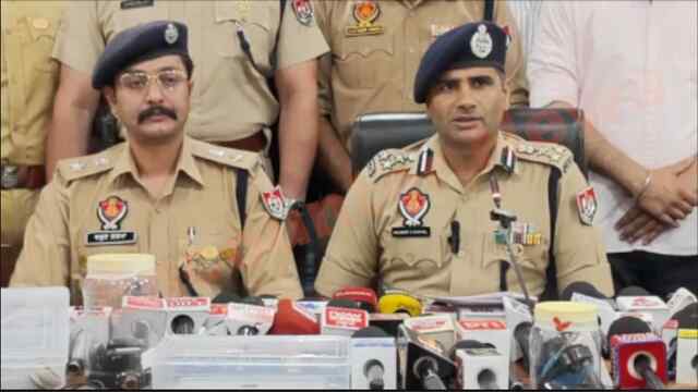Punjab News: रेलवे ट्रैक पर ब्लास्ट मामले में 4 आरोपी गिरफ्तार, DIG ने किए अहम खुलासे, देखें वीडियो
