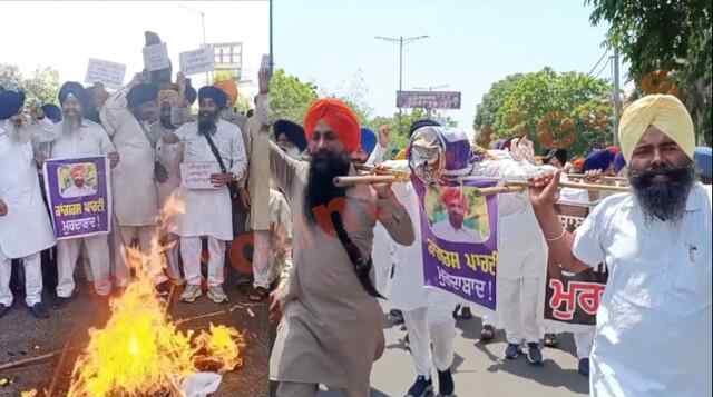 Punjab News: Sukhjinder Randhawa के बयान को लेकर जताया रोष, किया पुतला फूंक प्रदर्शन, देखें वीडियो