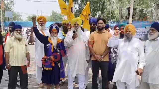 Jalandhar News: कांग्रेस के नेता सुखंजिदर रंधावा का पूतला फूंककर किया प्रदर्शन, देखें वीडियो
