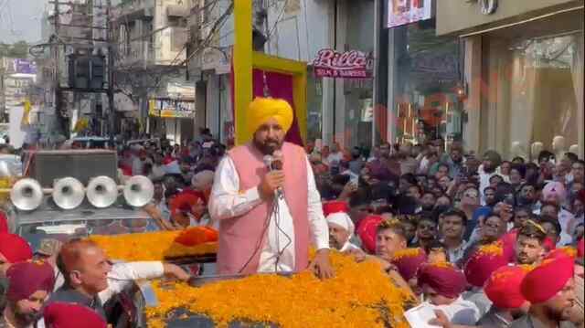 Punjab News: शुक्राना यात्रा में CM Mann ने विपक्ष पर साधे निशाने, सुनाई किकली, देखें वीडियो