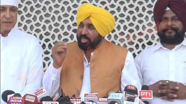 Punjab News: दरबार साहिब पहुंची शुक्राना यात्रा, CM Mann ने ED की Raid को लेकर विपक्ष पर साधे निशाने, देखें Live