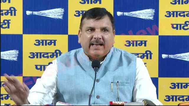 Punjab में हुए ब्लास्ट मामले में Sanjay Singh ने BJP पर साधे निशाने, चुनाव से पहले धमाके का किया जिक्र, देखें वीडियो