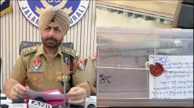 Jalandhar News: घर पर फायरिंग करने के मामले में 2 शूटर गिरफ्तार, हथियार और कार बरामद, देखें वीडियो
