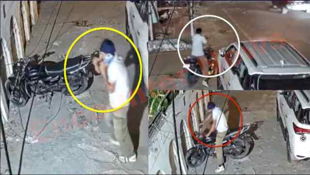 Jalandhar News: चोरों के हौंसले बुलंद, व्यस्त चौक के पास से 10 सैकेंड में बाइक लेकर चोर फरार, देखें CCTV