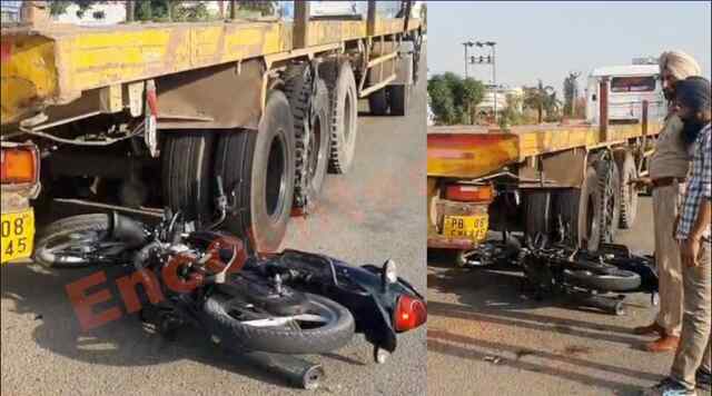 Jalandhar News: National Highway पर ट्रैक्टर ट्रॉली और बाइक की टक्कर में एक की मौत, मां व बच्ची घायल, देखें वीडियो 