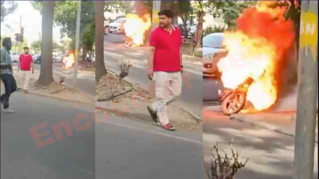 मामूली विवाद के बाद युवक ने बाइक को लगाई आग, देखें वीडियो