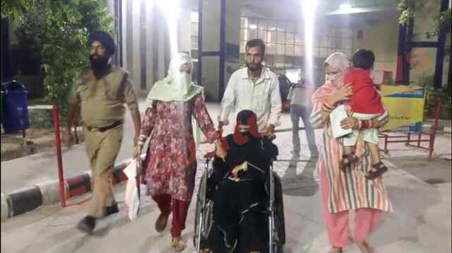 Punjab News: बच्चों के विवाद में हुई खू/नी झड़प, घर में घुसकर किया ह/म/ला, गर्भवती महिला के बहने लगा खू/न, देखें वीडियो