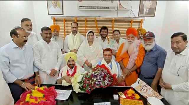 Jalandhar News: इस इलाके में जिला परिषद के चेयरमेन और वाइस चेयरमेन ने संभाला पदभार, देखें वीडियो
