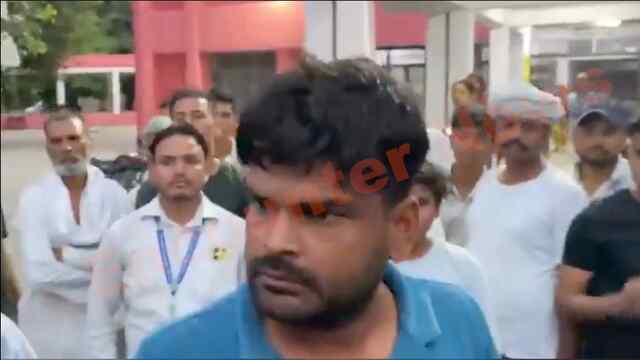 पुलिस चौकी से 50 मीटर दूरी पर गोलियां मारकर चर्चित व्यापारी बाप-बेटे का कत्ल, एक गिरफ्तार, देखें वीडियो