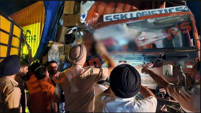 Jalandhar News: रॉन्ग साइड से आए ट्रैक्टर की चपेट में आने से चालक की मौत, 2 घंटे केबिन में फंसा चालक, देखें वीडियो