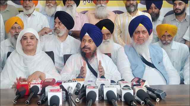 Punjabi News: ज्ञानी हरप्रीत सिंह ने SGPC पर लगे दोहरे मानदंड अपनाने के आरोप, सुखबीर बादल के खिलाफ भी मत लाने की उठाई मांग, देखें वीडियो 