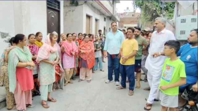 Jalandhar News: पार्षद हरजिंदर लाडा के खिलाफ लोगों में भारी रोष, एक्शन में कैबिनेट मंत्री, देखें वीडियो