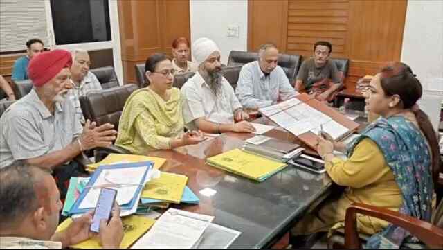 Jalandhar News: बोरवेल को लेकर विवादों में घिरा Patel Hospital, लोगों ने दी चेतावनी, देखें वीडियो