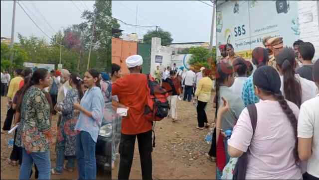 Punjab News: SBS College में बायोमैट्रिक सिस्टम फेल, ICAR-JRF परीक्षा देने पहुंचे स्टूडेंट्स को नहीं मिली एंट्री, देखें वीडियो
