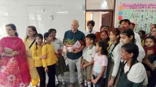 Jalandhar News: नारी निकेतन पहुंचे मनीष सिसोदिया, बच्चों को लेकर आया बयान, देखें वीडियो