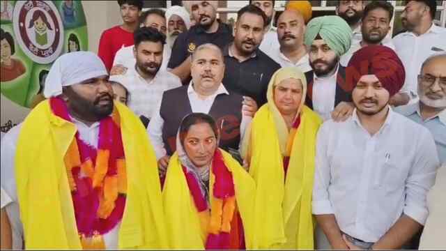 Punjab News: जिला परिषद चुनाव में बीबी अमनदीप कौर बनीं चेयरमैन, देखें वीडियो