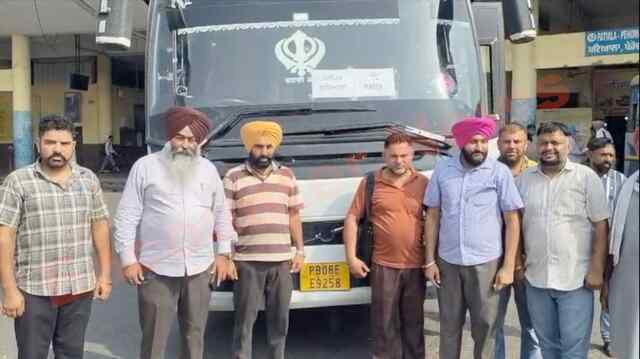 Jalandhar News: श्रद्धालुओं को राहत, मां वैष्णो देवी जाने के लिए जालंधर-कटरा वोल्वो बस हुई शुरू, देखें वीडियो