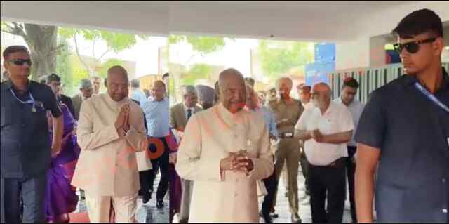 पूर्व मंत्री धनखड़ के आवास पर पूर्व राष्ट्रपति रामनाथ कोविंद का हुआ स्वागत, देखें वीडियो