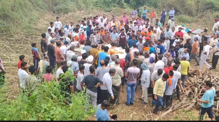 भभोर साहिब में परिवार के 8 सदस्यों का एक साथ हुआ अंतिम संस्कार, जेजों खड्ड में बह गई थी कार