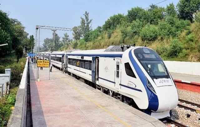 ऊना में Vande Bharat train पर पथराव, कई कोचों के शीशे टूटे, यात्रियों में मचा हड़कंप