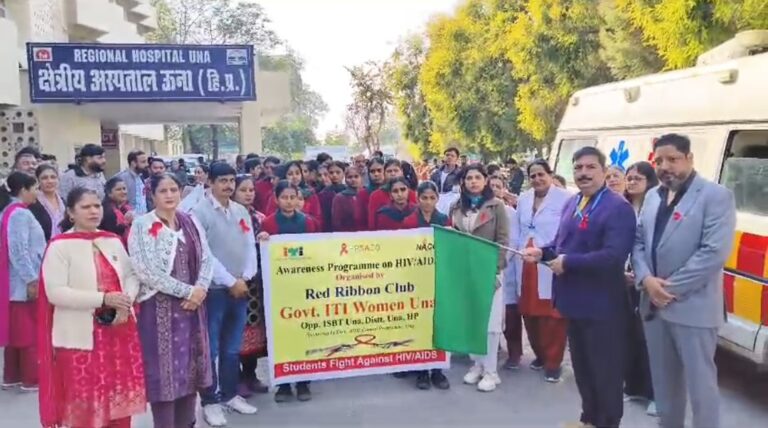 एड्स के प्रति लोगों को जागरूक करने के लिए स्वास्थ्य विभाग ने निकाली जागरूकता रैली
