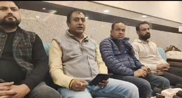 पूर्व विधायक सतपाल रायजादा ने बीजेपी पर साधा निशाना