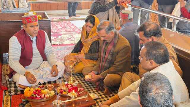 मुख्यमंत्री ने की तारा देवी मंदिर में प्रार्थना, प्रदेशवासियों के कल्याण की कामना