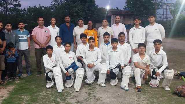 आईपीएल खिलाड़ी पंकज जसवाल ने किया मैहतपुर स्थित राइजिंग स्टार क्रिकेट अकादमी का दौरा