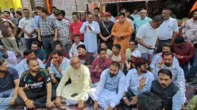 Jalandhar News: Singer Kanhaiya Mittal पर दर्ज FIR को लेकर हुआ विवाद, देखें वीडियो