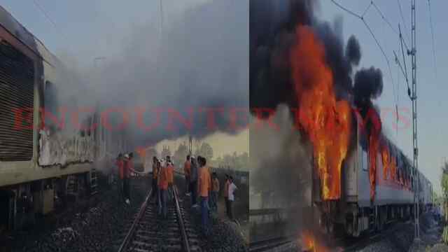 Rajdhani Express में भीषण आग लगने से मचा हड़कंप, Rail Route प्रभावित, देखें वीडियो