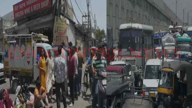 Punjab News: पानी की किल्लत से लोग परेशान, किया रोड जाम, वाहनों की लगी लंबी कतारें, देखें वीडियो