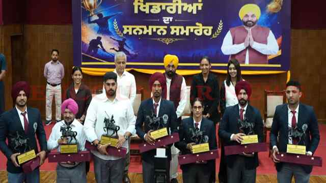 Punjab के 87 मेधावी खिलाड़ियों को मिला Maharaja Ranjit Singh Award, CM Mann ने किया सम्मानित, देखें live