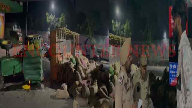Jalandhar News: मेन चौक के पास आलू से भरी ट्रैक्टर ट्राली पलटी, देखें वीडियो