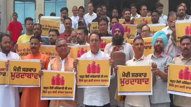 Punjab News: Commercial LPG Gas Cylinder के रेट बढ़ने पर गरमाया माहौल, देखें वीडियो