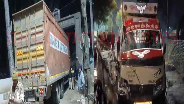 Jalandhar News: DAV Flyover में ट्रक और पिकअप की टक्कर में चालक घायल, देखें वीडियो