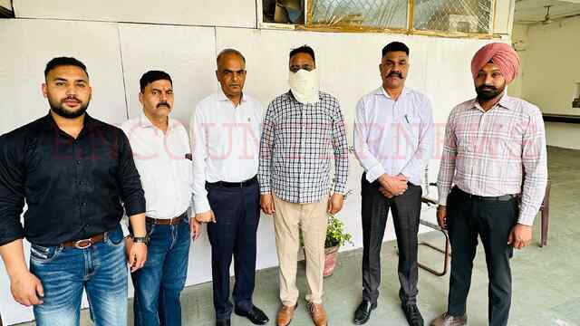 Jalandhar News: रिश्वत लेते गिरफ्तार ASI की तस्वीर आई सामने