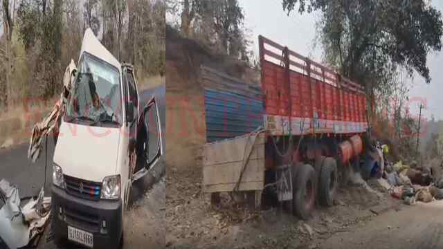 कार और ट्रक की टक्कर में 7 की मौत, गाड़ी के उड़े परखच्चे, देखें वीडियो