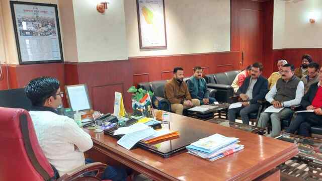 स्वच्छ भारत मिशन के अंतर्गत संचालित विकास कार्यों को निर्धारित समय-सीमा के भीतर पूरा करें : अतिरिक्त उपायुक्त