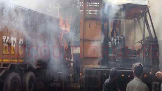 Punjab News: नेशनल हाईवे पर दुकान के बाहर खड़े 2 ट्रकों में लगी अचानक भीषण आग, मची अफरा-तफरी, देखें वीडियो 