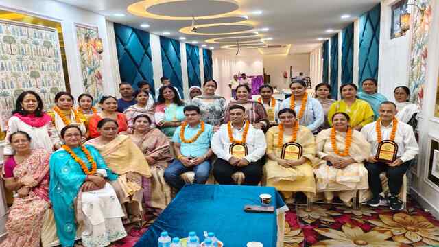 डॉक्टर्स डे पर इनर व्हील क्लब ऊना ने चिकित्सकों का किया सम्मान, जरूरतमंद किडनी मरीज को दी आर्थिक सहायता