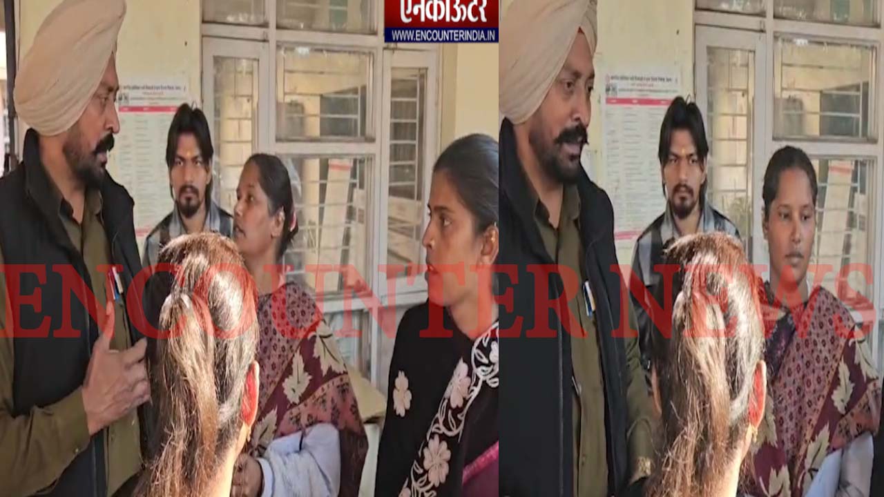 Jalandhar News: महंत की मनी बाबे ने की पिटाई, कार्रवाई ना होने पर महंतों ने दी पुलिस को चेतावनी, देखें वीडियो Jalandhar News: महंत की मनी बाबे ने की पिटाई, कार्रवाई ना होने पर महंतों ने दी पुलिस को चेतावनी, देखें वीडियो