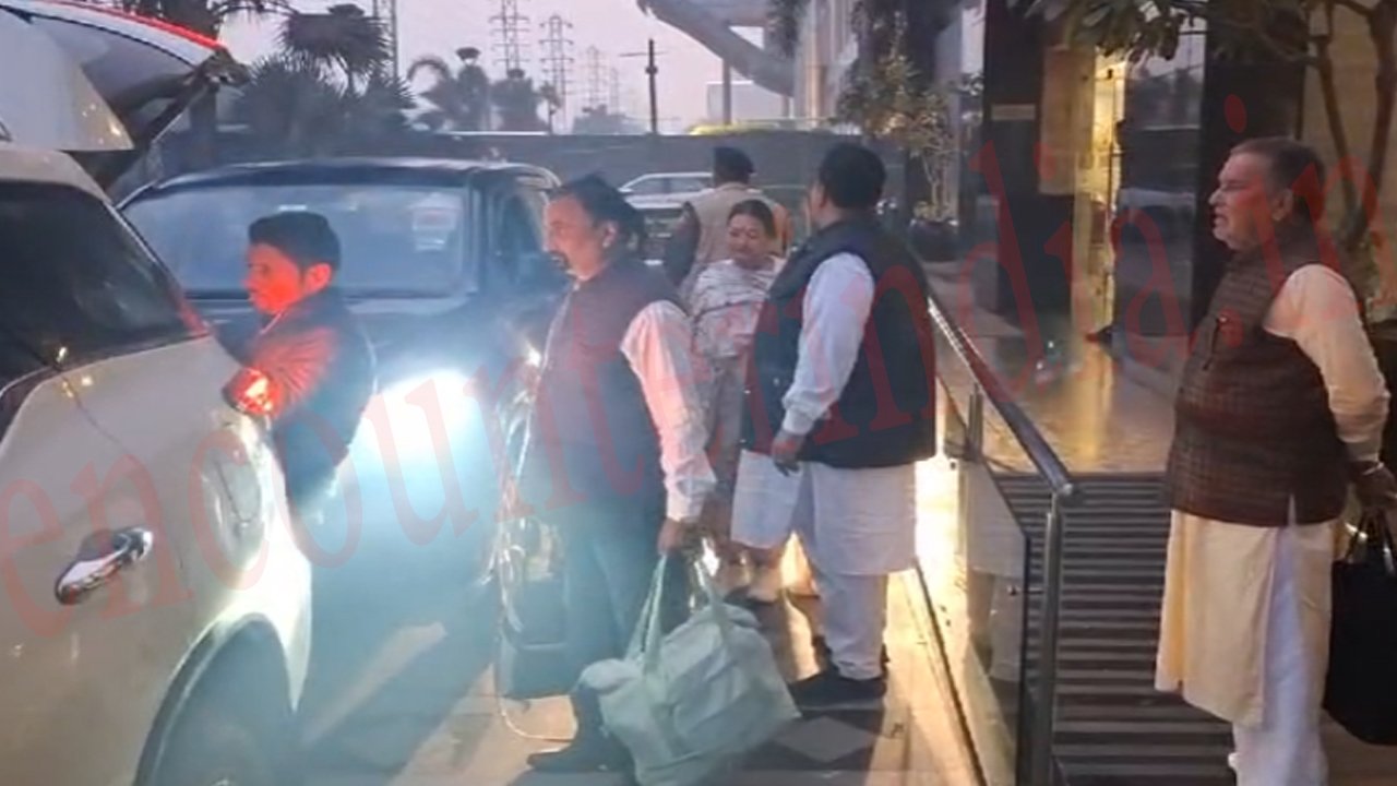 Chandigarh मेयर चुनाव को लेकर Punjab से रवाना हुए कांग्रेस पार्षद, देखें वीडियो